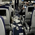 Turbolenza sul volo Lufthansa, 7 feriti e caos a bordo: la compagnia chiede ai passeggeri di cancellare foto e video