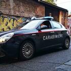 Roma, vuole soldi da un anziano e si aggrappa all'auto: somalo pregiudicato preso a San Lorenzo