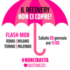 Recovery Fund, flash-mob con gli ombrelli fucsia: il Giusto Mezzo in piazza per chiedere più risorse
