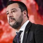 #SalviniDimettiti vs #SalviniNonMollare, la guerra social a colpi di hashtag divide l'Italia