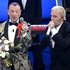 Salmo regala un microfono ad Amadeus sul palco di Sanremo: il perchè del gesto