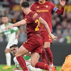 Roma-Sassuolo, espulso Kumbulla (per reazione dopo un "calcetto" di Berardi). Rissa, rigore e cartellino rosso