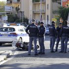 Roma, spari a Corso Francia: ladri in fuga si schiantano contro la polizia. Due agenti feriti