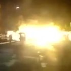 Roma, bus in fiamme esplode vicino a un palazzo