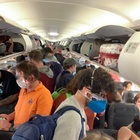 Aereo, niente distanziamento sociale a bordo: la denuncia social dei passeggeri del volo Madrid-Francoforte Lufthansa
