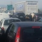 Incendi, Italia ancora spaccata in due: chiusa l'autostrada A1 Milano-Napoli