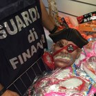 Roma, Carnevale, sequestrati 5 milioni di articoli tra maschere, addobbi e trucchi non sicuri