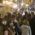 Roma, folla nelle zone della movida: scattano le chiusure a Ponte Milvio, San Lorenzo e Trastevere
