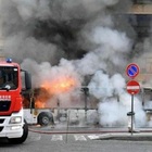 Padova, bus pieno di studenti prende fuoco vicino alla fermata della scuola: l'autista salva 50 ragazzi