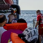 Migranti, stop alla nave Alan Kurdi: «No dell'Italia alla richiesta d'ingresso» della ong Sea Eye