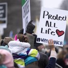 L'Alabama vieta l'aborto anche in caso di incesto e stupro, bufera sulla legge choc