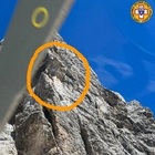 Crolla un pilastro della Moiazza sulle Dolomiti agordine: precipita su un punto di passaggio della ferrata Video