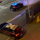 Lite al semaforo, con l'auto sperona il motociclista che muore sul colpo e fugge: i carabinieri lo arrestano in casa