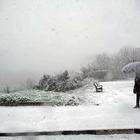 Maltempo, la tempesta di Santa Lucia: prima neve a Torino e Milano. A Roma allagamenti e scuole chiuse