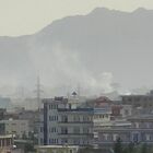 Afghanistan, razzo nei pressi dell'aeroporto di Kabul. Raid Usa, colpiti kamikaze Isis: «Erano pronti a nuovo attentato»