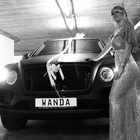 Icardi regala a Wanda Nara una Bentley nera per il suo 32esimo compleanno