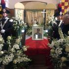 Carabiniere ucciso, folla alla camera ardente in onore del maresciallo Vincenzo Di Gennaro