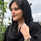 Ragazza di 22 anni picchiata a morte dalla polizia: «Non indossava bene il velo». L'orrore in Iran