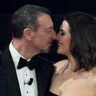 Sanremo 2021, Amadeus e Giovanna: baci sul palco dell'Ariston