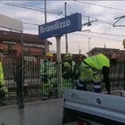 Treno travolge e uccide 5 operai a Brandizzo: le immagini dal luogo della tragedia