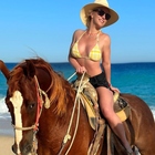 Britney Spears in bikini a cavallo, la cantante si emoziona: «Era la prima volta, non mi sono mai sentita così viva»