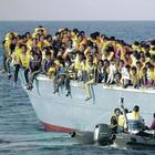 Allarme Frontex: «Terroristi infiltrati con falsi passaporti tra i migranti»
