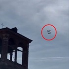 Due aerei militari a bassa quota avvistati sopra Milano, ansia sui social: cosa sta succedendo VIDEO
