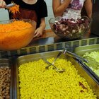 Carne vietata a mensa nelle scuole di Lione, il sindaco: «Misure per il Covid»