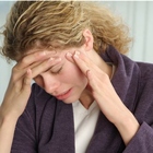 «Mal di testa, mente annebbiata, occhi rossi e fatica»: ecco i quattro sintomi spia dei positivi