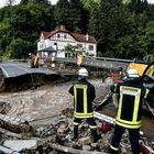Alluvione in Germania, il sacrificio del pompiere