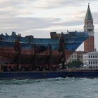 Alla Biennale di Venezia arriva "Barca Nostra", il relitto dei 700 migranti morti nel 2015