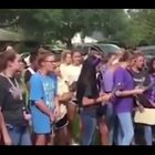 Usa, gli studenti cantano davanti alla prof malata di cancro: poco dopo la donna muore