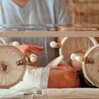 Roma, mamma si addormenta mentre allatta: neonato di 3 giorni morto soffocato 