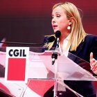 Giorgia Meloni contestata al congresso Cgil: «Pensati sgradita? Non sapevo che Chiara Ferragni facesse la metalmeccanica»