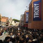 Roma, assalto al nuovo megastore: traffico paralizzato