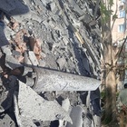 Bombe al fosforo in Donbass, Kiev denuncia: «Raid russi nella notte sui palazzi del centro di Avdiivka»