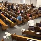 Texas, spari sui fedeli in chiesa: l'attacco choc durante la messa in streaming