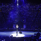 Claudio Baglioni in concerto accende Verona, l'Arena in delirio per il cantante romano