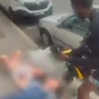 Aggressione choc, nonna e nipotina sbattute per terra: il video è terribile. La violenza sconvolge la Francia