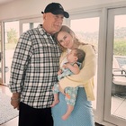 Bruce Willis, la prima foto con la nipotina: il post è commovente. La figlia: «Il tuo amore è così puro»