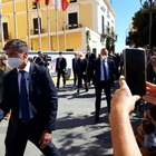 Il Presidente Mattarella a Ventotene, mentre si reca al museo archeologico