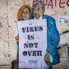 Burioni e la Capua diventano un murales: «Il virus non è finito»
