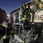Incidente tra un pullman di turisti ucraini e un camion frigo fermo sull'autostrada A4 a Latisana: decine di feriti, 4 sono gravissimi