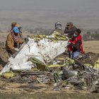 Aereo caduto, Cina ed Etiopia fermano i 737 Max. Agenzia europea: «Presto per decidere»