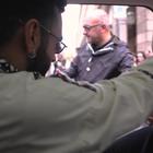 Marco Mengoni sfila con la banda Mirafiori a Torino