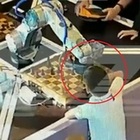 Robot spezza un dito a un bambino di 7 anni 