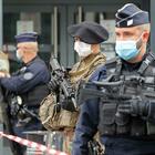 Francia nel caos: afghano armato di coltello fermato a Lione. Uomo ucciso dalla polizia ad Avignone