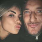 Francesco Totti e Noemi Bocchi, gita in barca con sorpresa: emozione per l'incontro in mare, cosa è successo