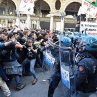 Primo maggio, scontri al corteo di Torino. Tensione tra No Tav e Pd