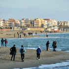 Ostia, un Santo Stefano al mare: in migliaia passeggiano sul pontile e sulla spiaggia
